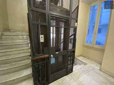 ...a cui si pu� arrivare anche usando un antico ascensore in ferro e in legno...